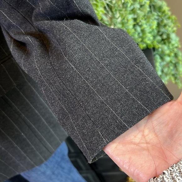 KENNETH COLE Charcoal & White Pinstripe Blazer Size 14W - Picture 4 of 11